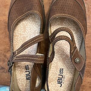 JBU Women's Perforated Brown Mary Jane Flats